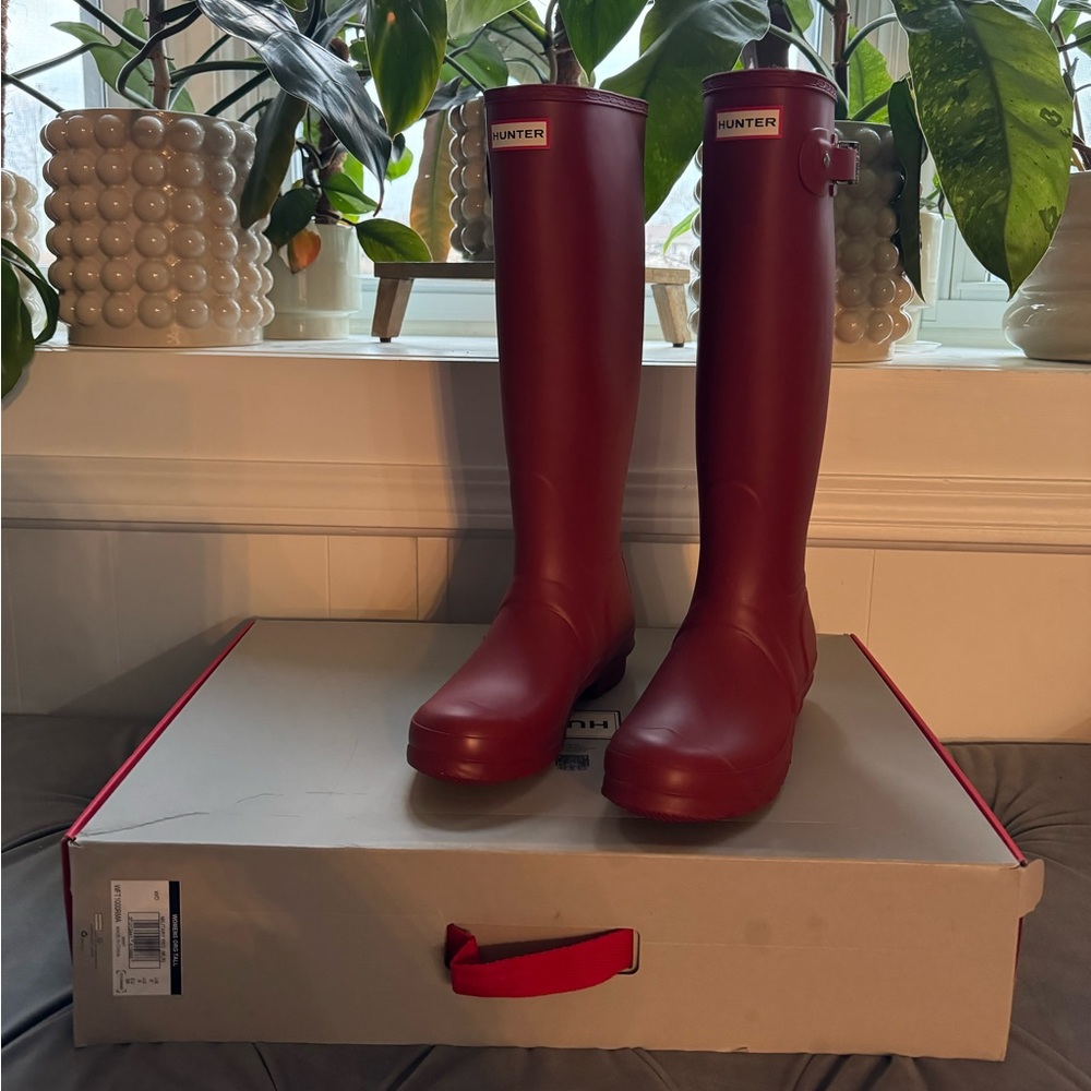 NEW Hunter Women's Tall Wellington Rain/Snow Boots RED Size 8 Original Matte NIB